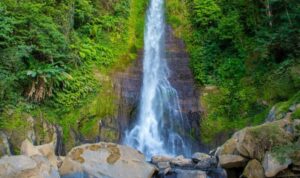 Air-Terjun-Gitgit-Feature-1-750x422